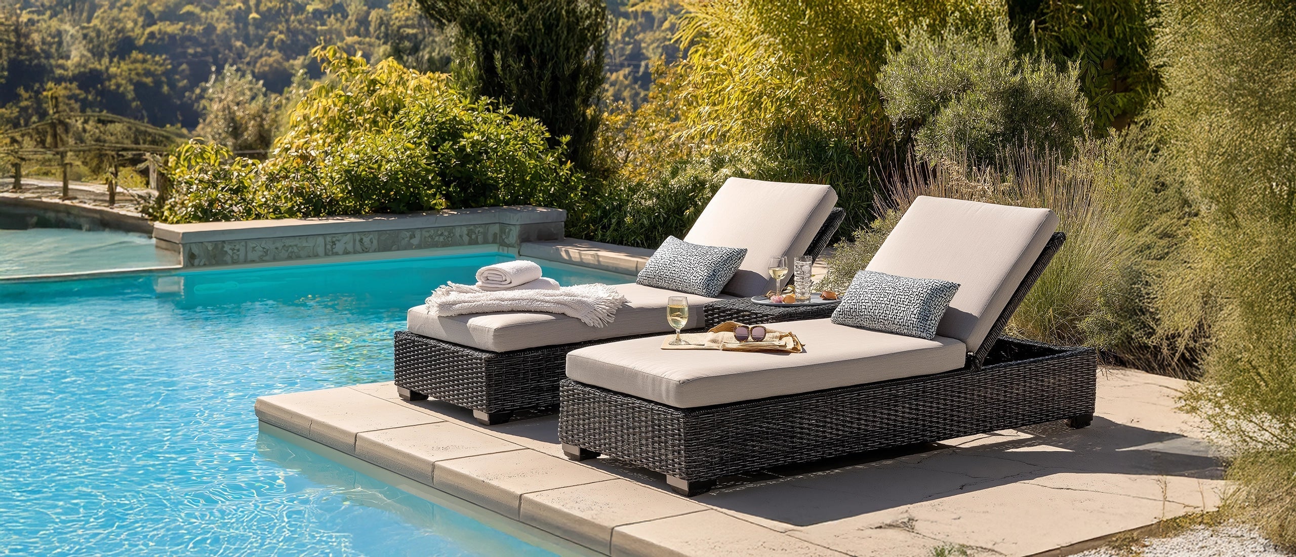 Why Choose Resin Wicker Pool Chaise Lounges? Top Benefits for Your Outdoor Space