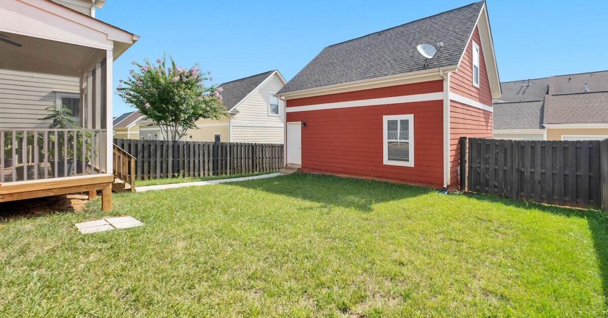 16 Ways to Make Your Backyard Look Super Sized