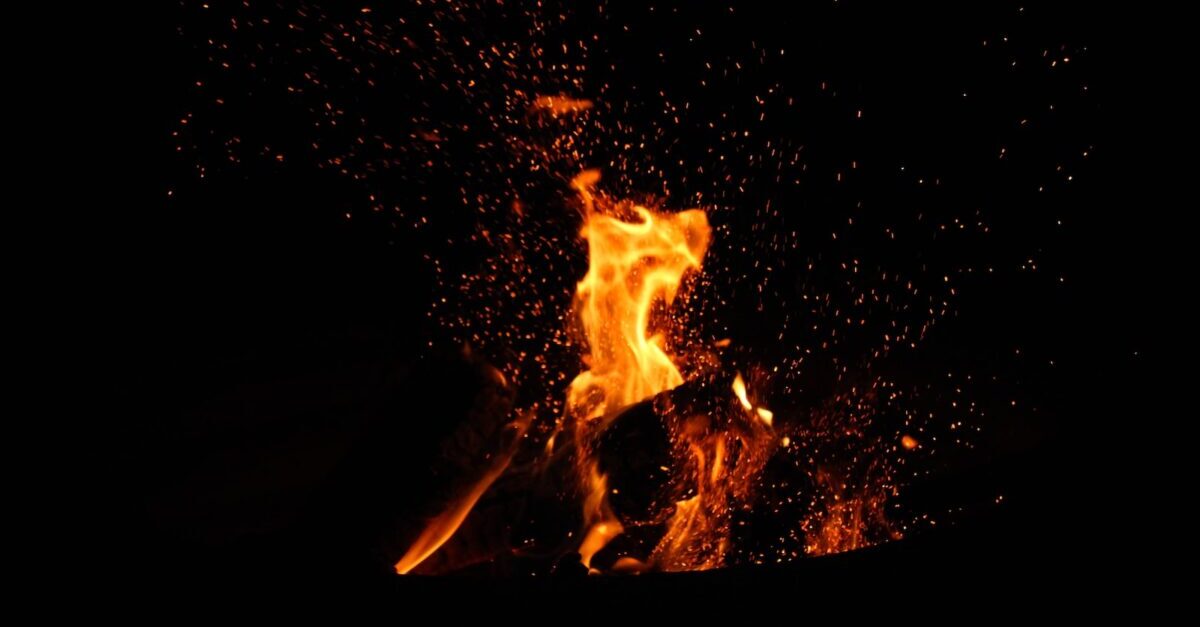 Extraordinary Outdoor Fire Pit Ideas for the Winter Season