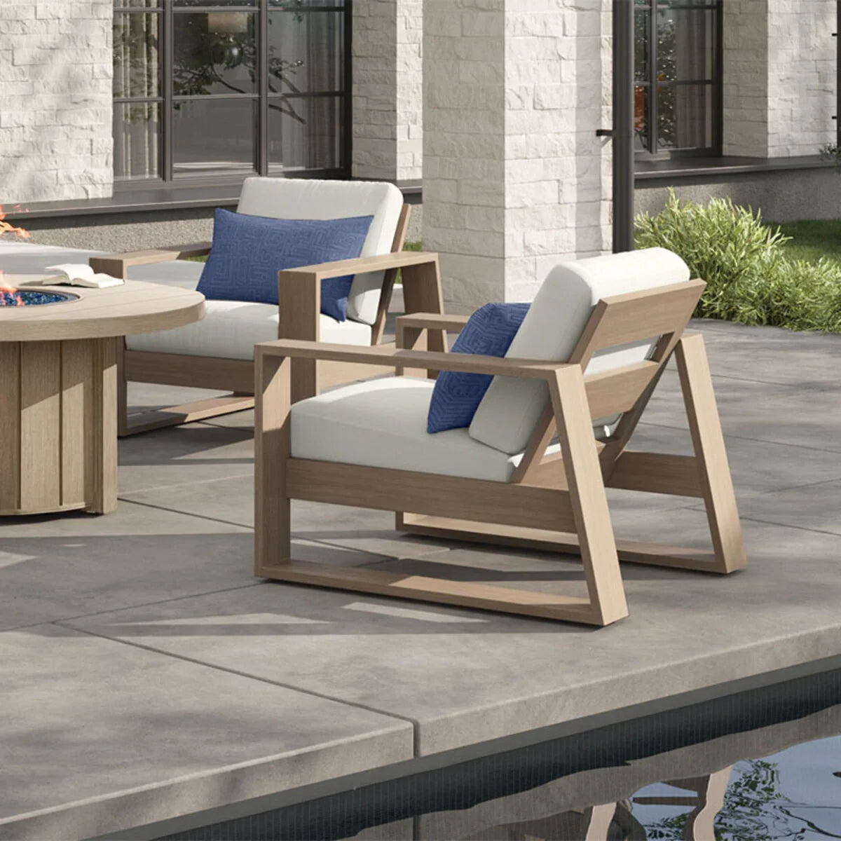 Novara Club Chair