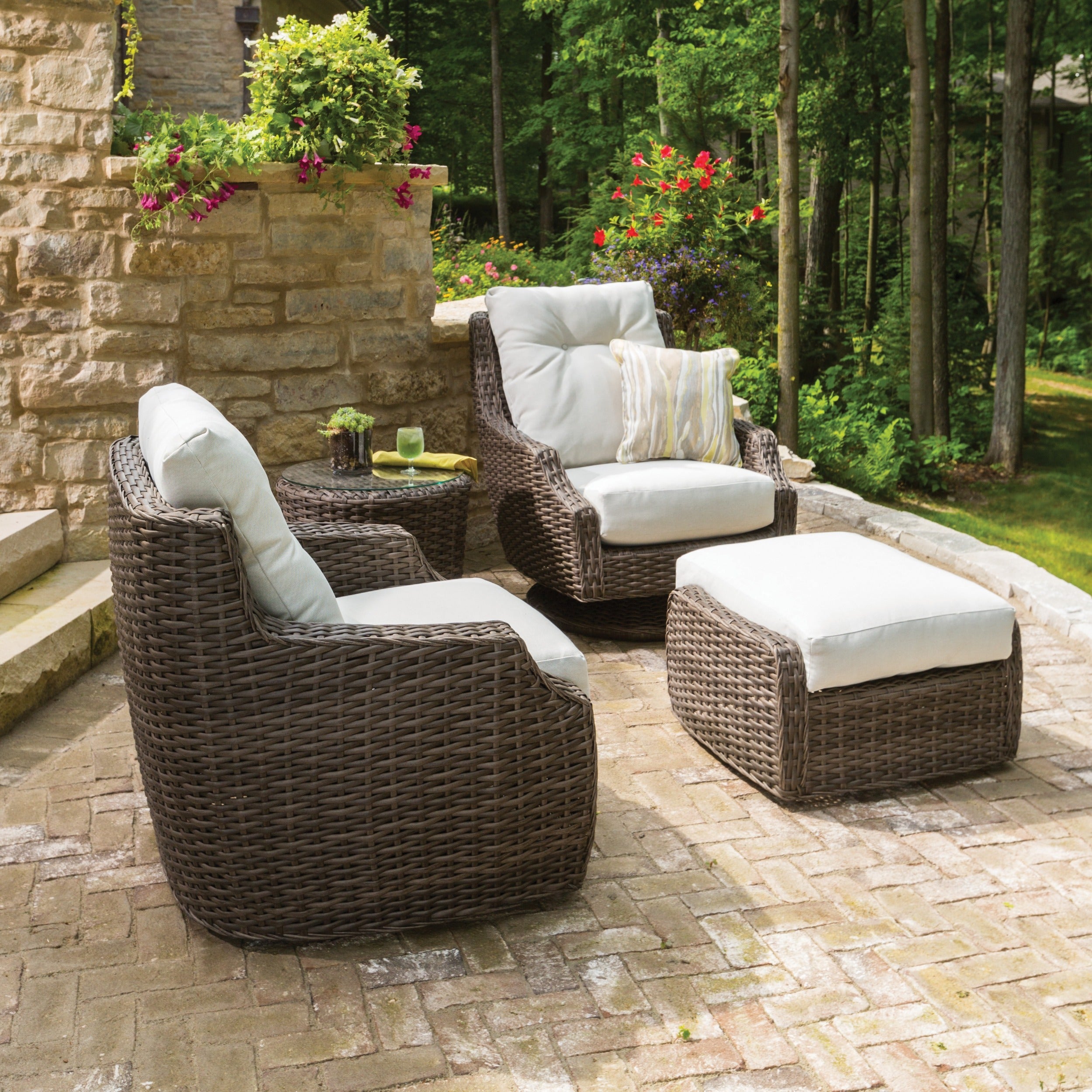 Lloyd Flanders Largo Cushioned Ottoman