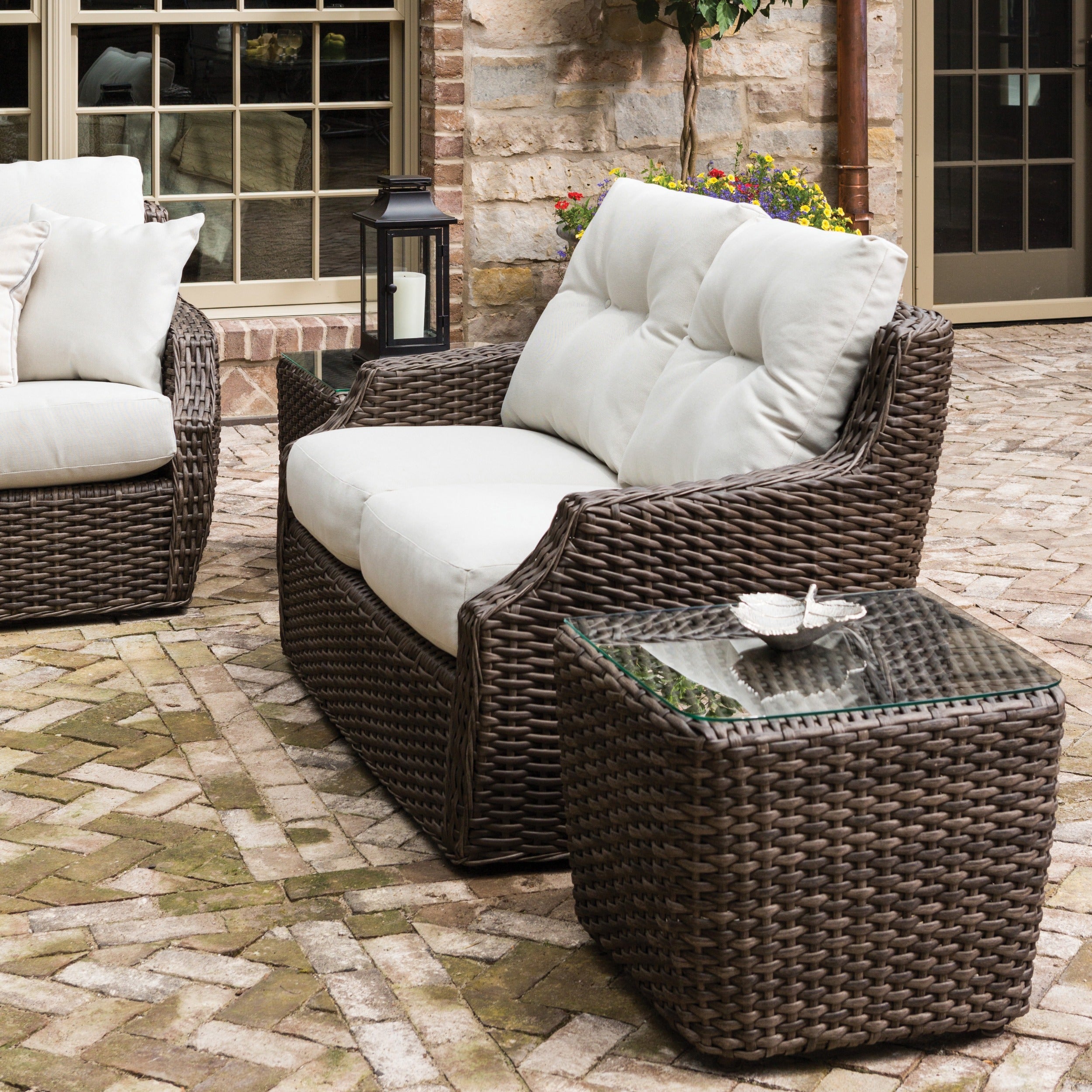 Lloyd Flanders Largo Cushioned Loveseat