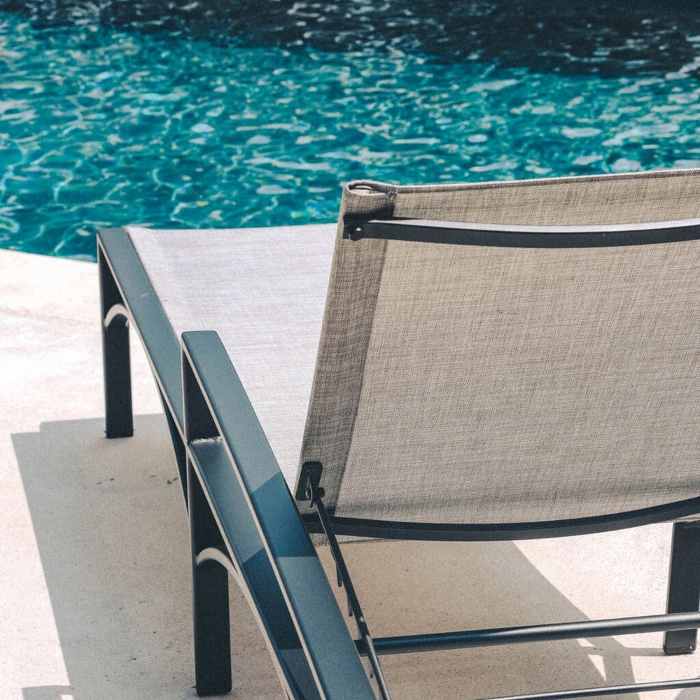 Arc Sling Chaise Lounge