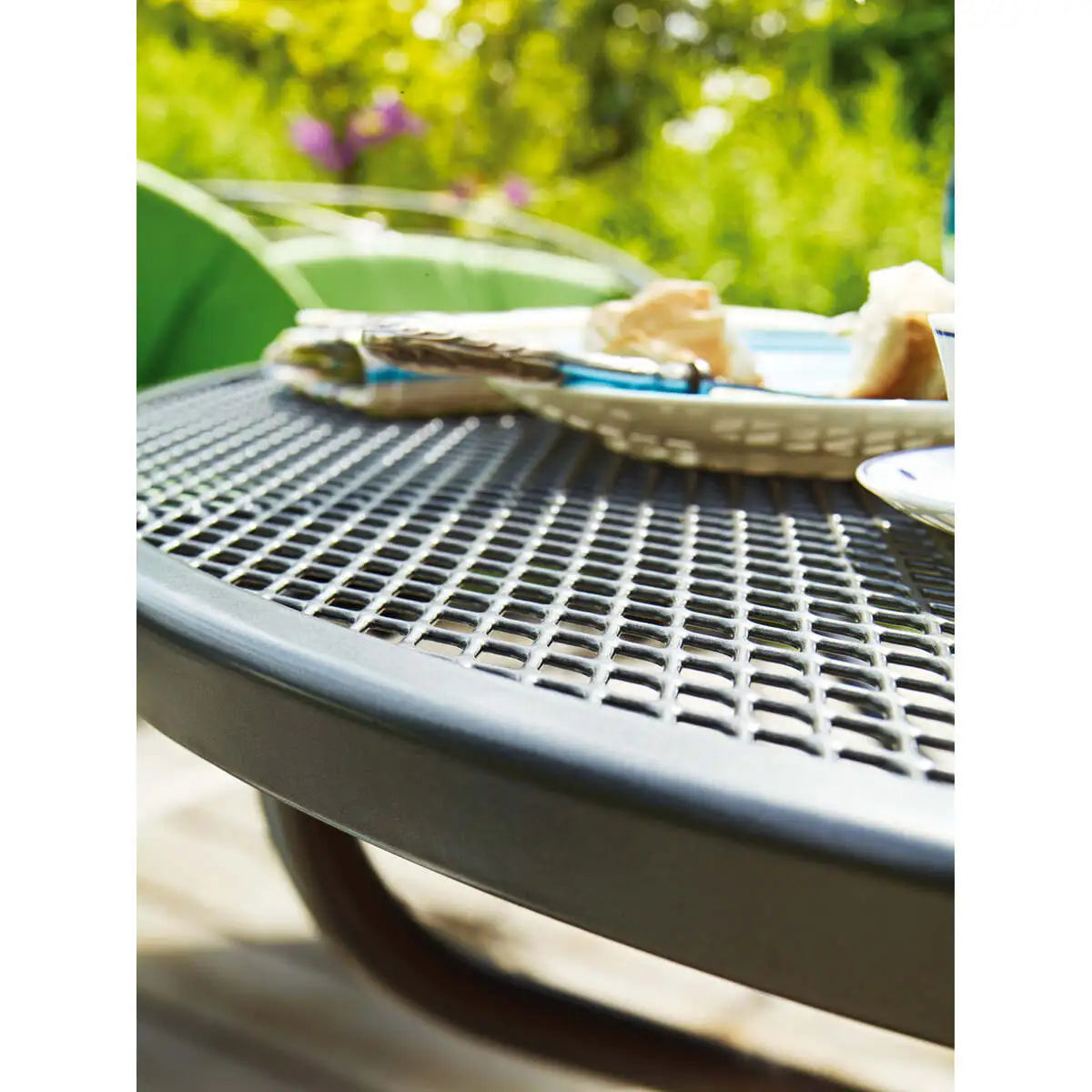 48-inch Round Mesh Top Table