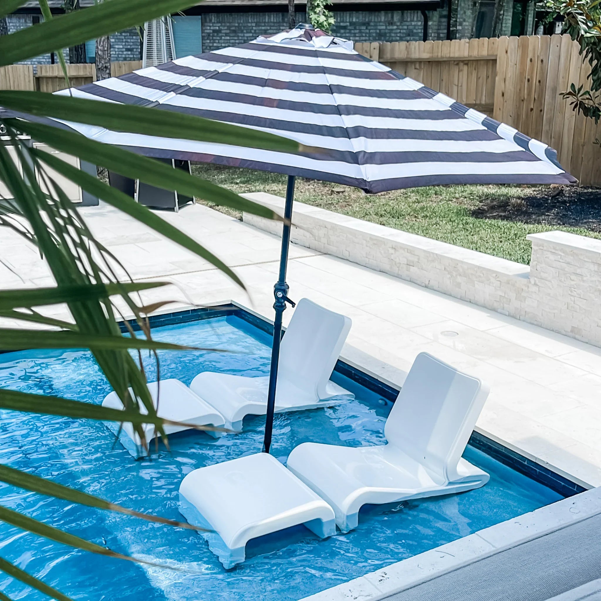 Line Lounge Chair