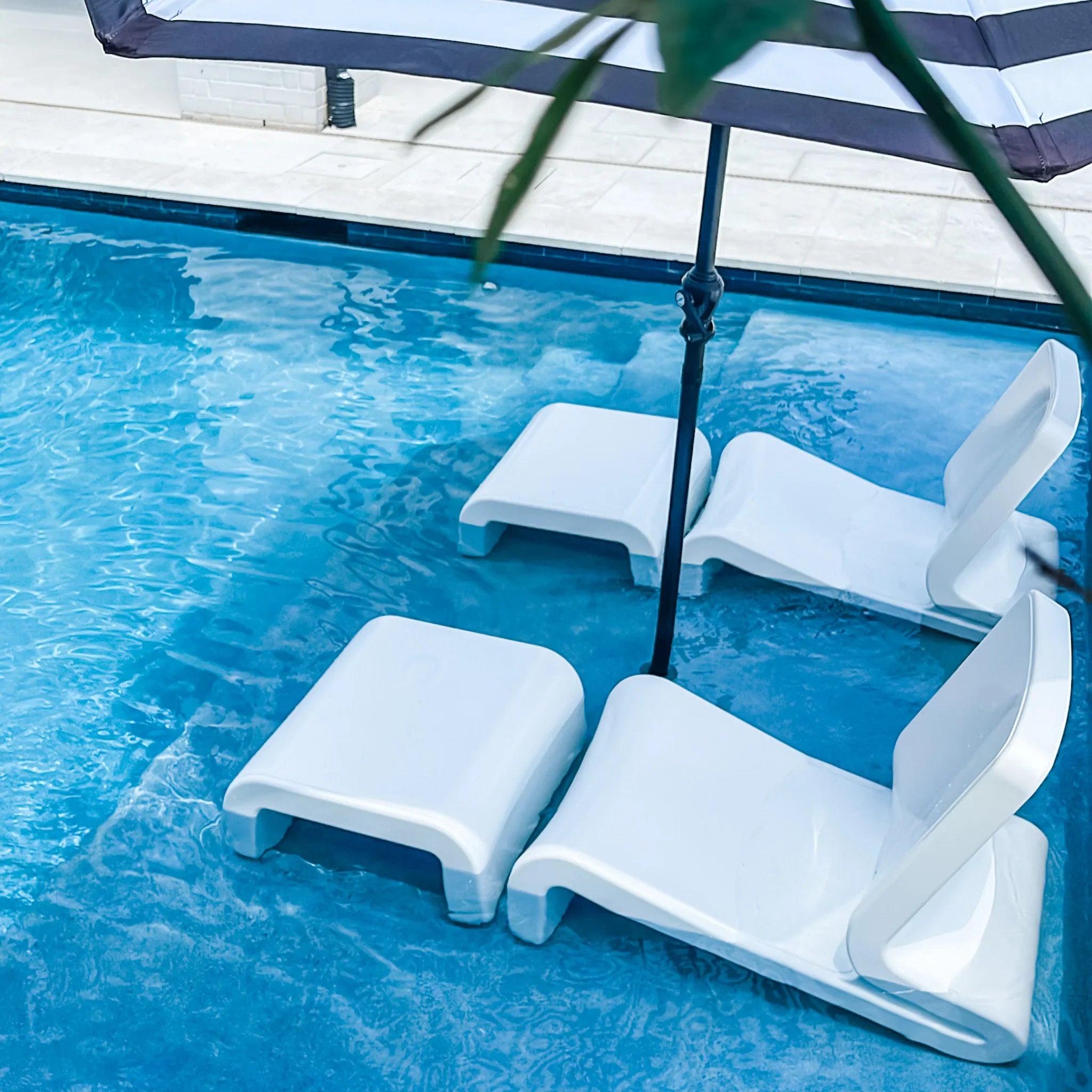 Line Lounge Chair