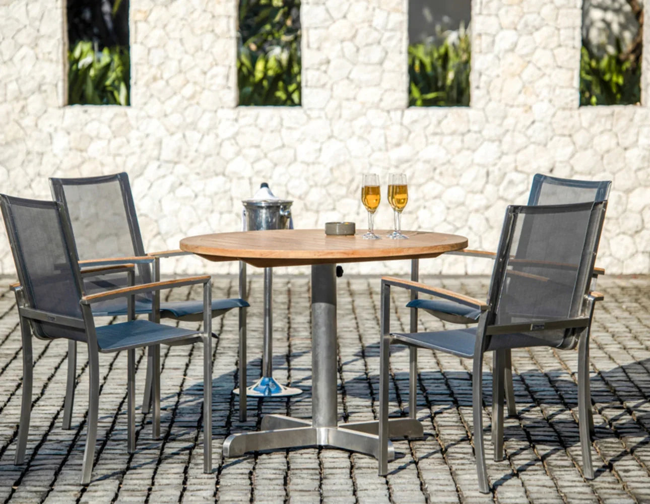 Avanti Round Pedestal Table 40" view 3