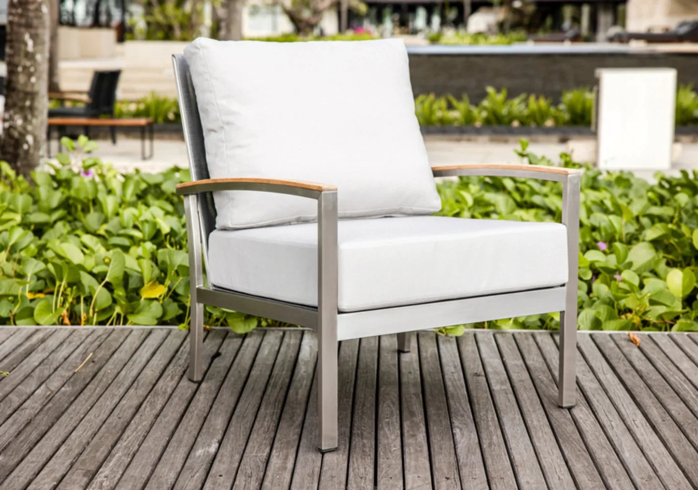 Avanti Lounge Chair view 20
