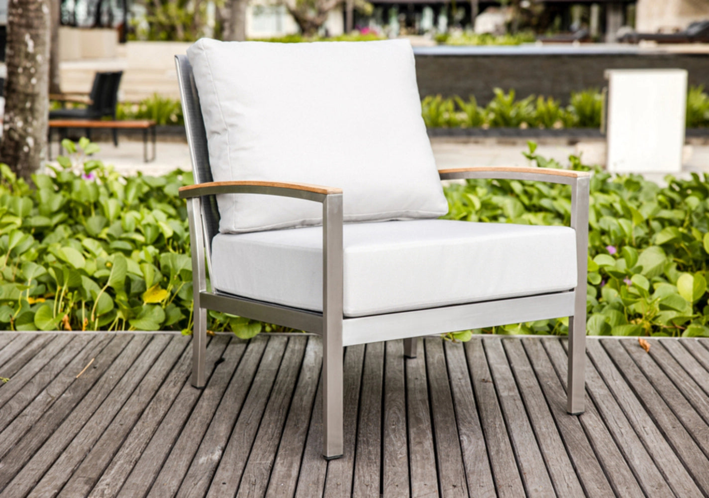 Avanti Lounge Chair view 20