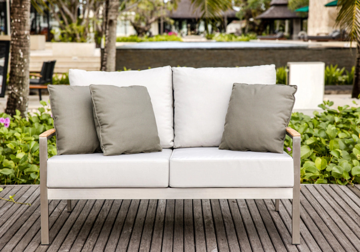 Avanti Loveseat view 12