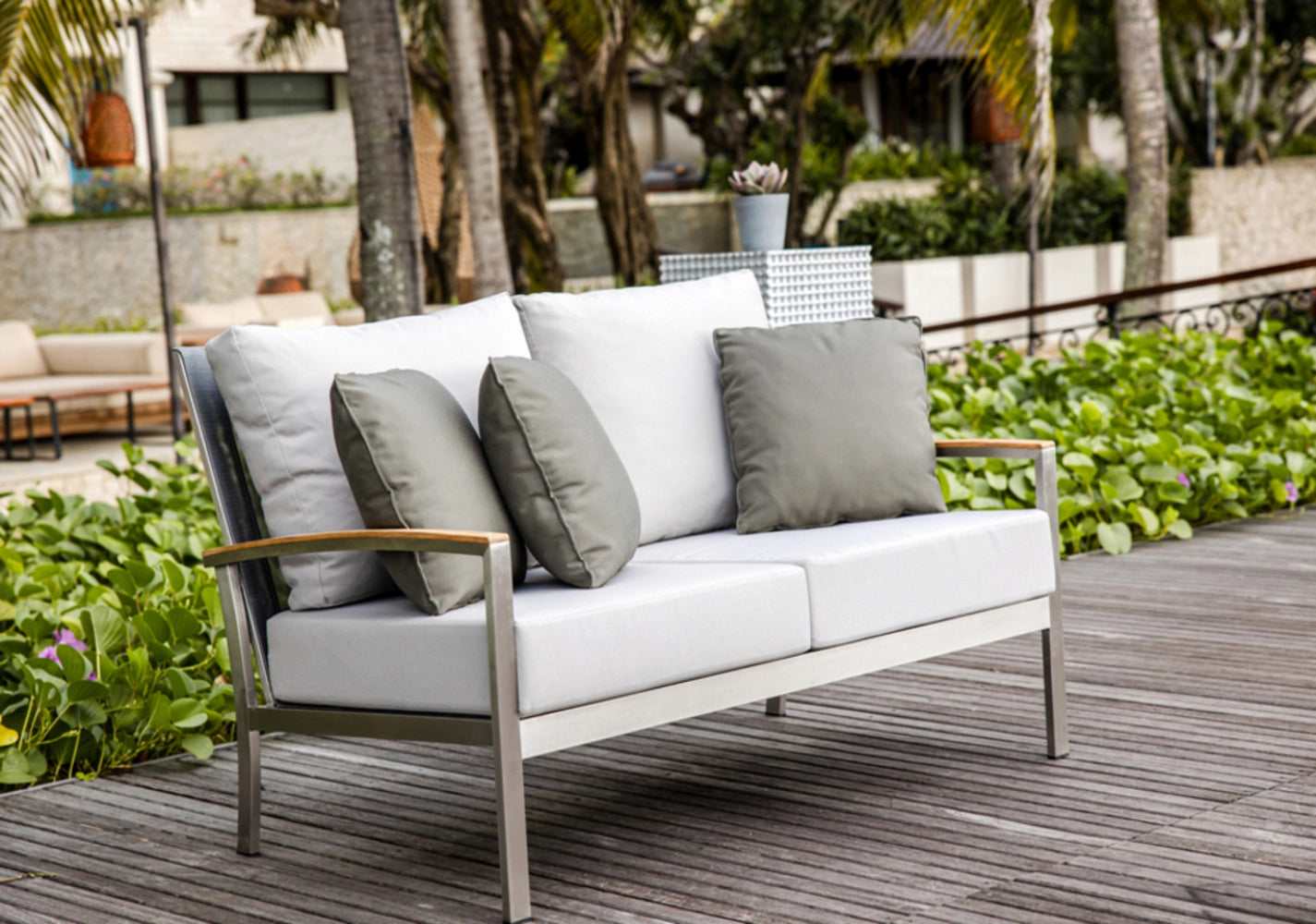 Avanti Loveseat view 13
