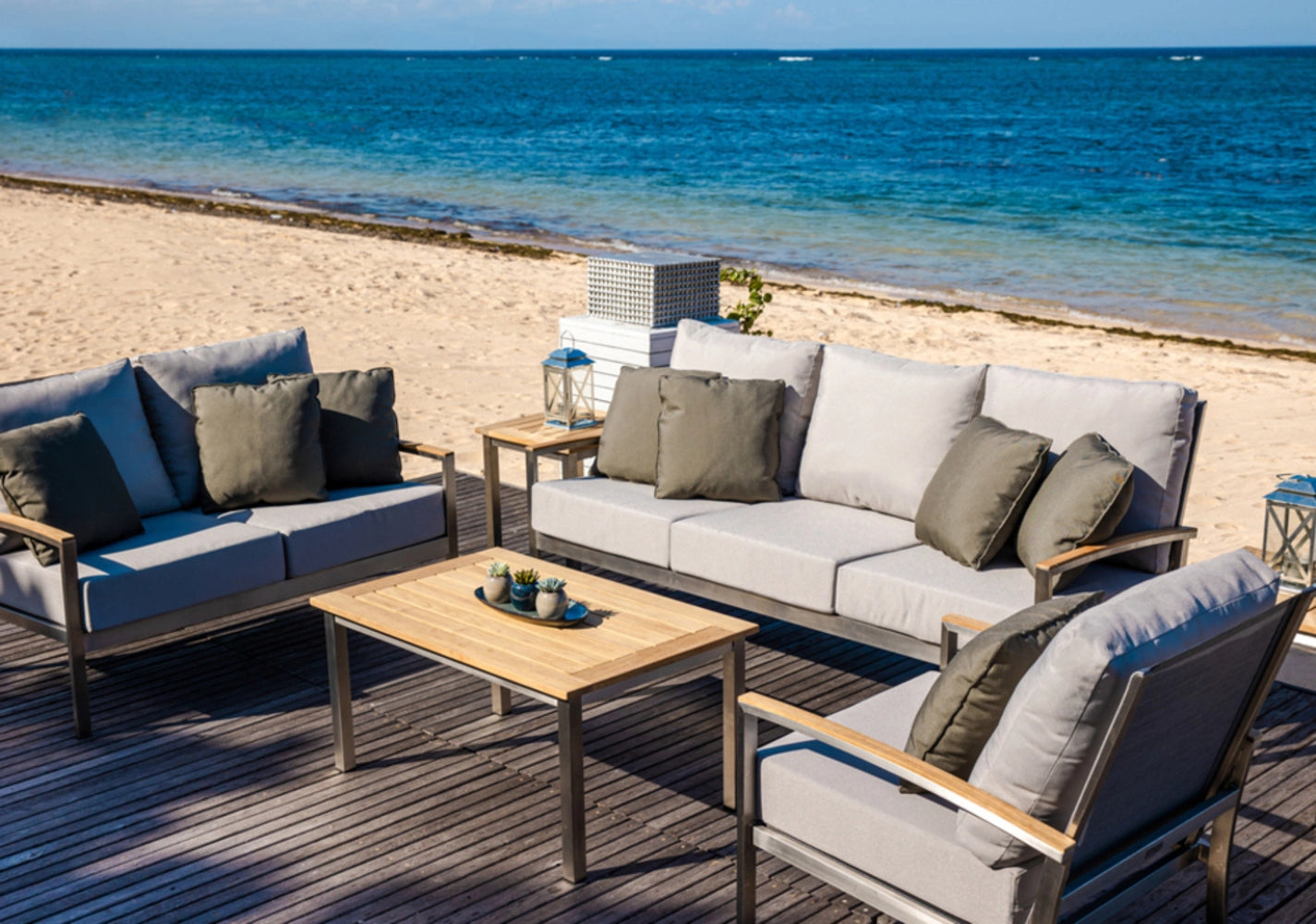 Avanti Loveseat view 30