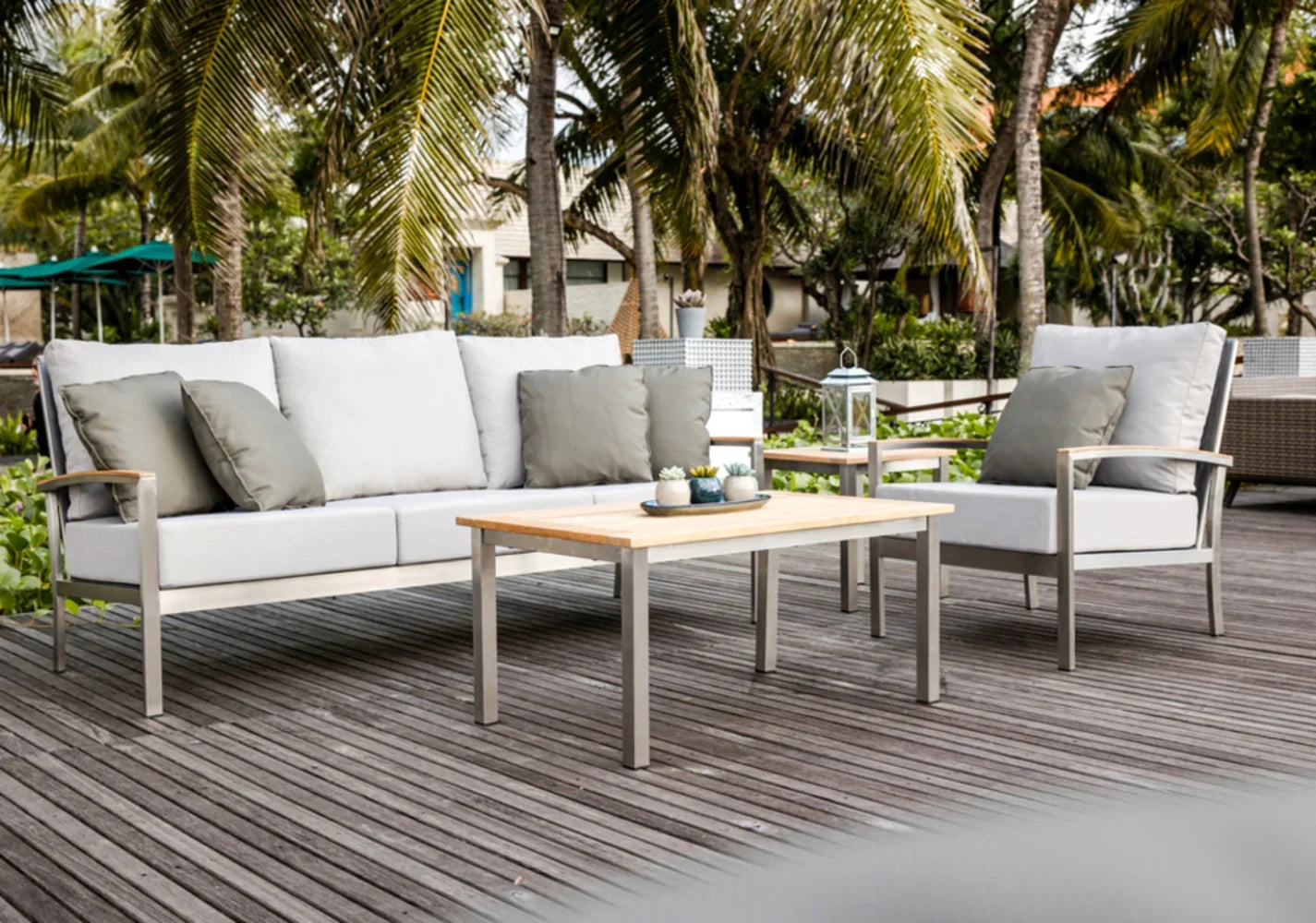 Avanti Sofa view 28