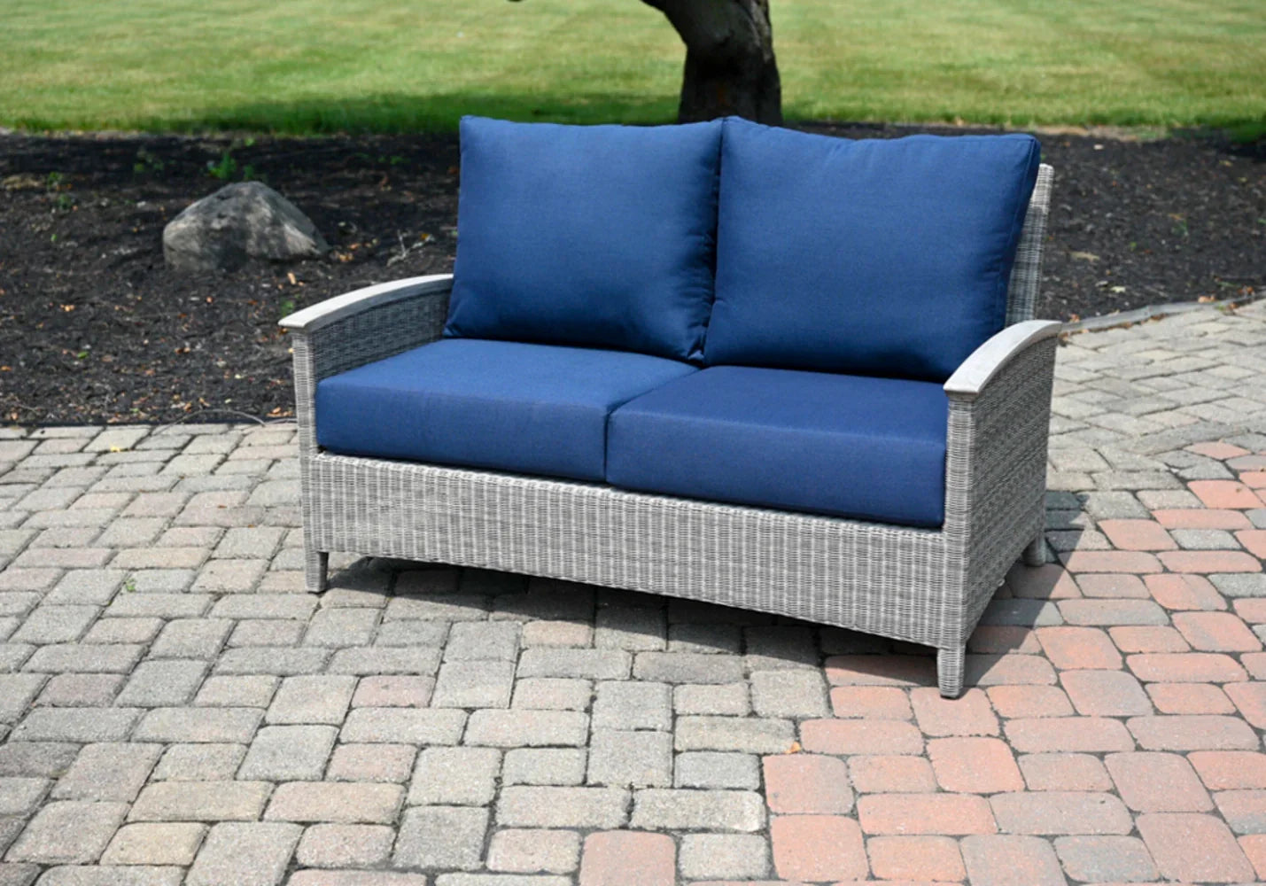 Bella Loveseat view 19