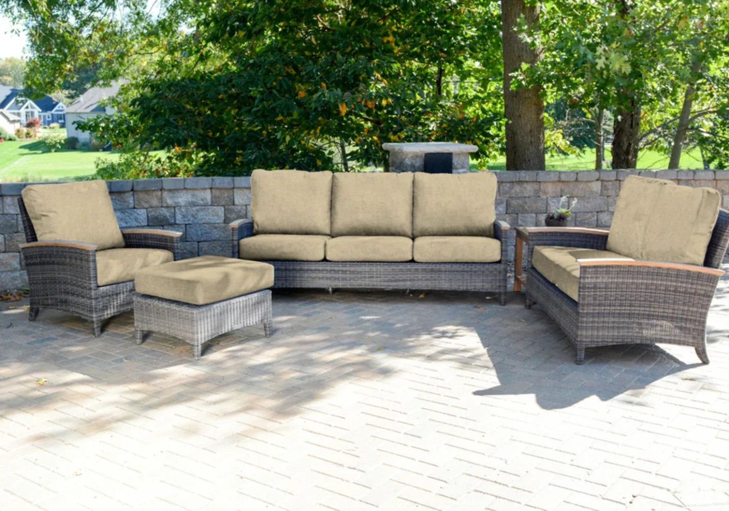 Bella Loveseat view 28