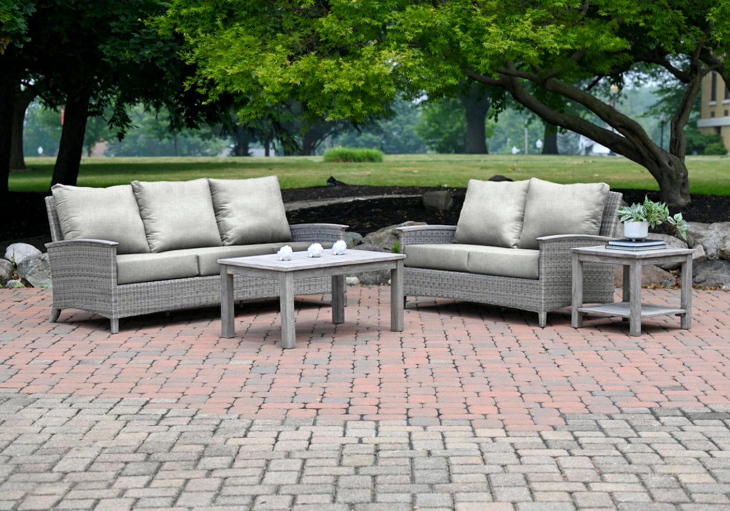Bella Loveseat view 32
