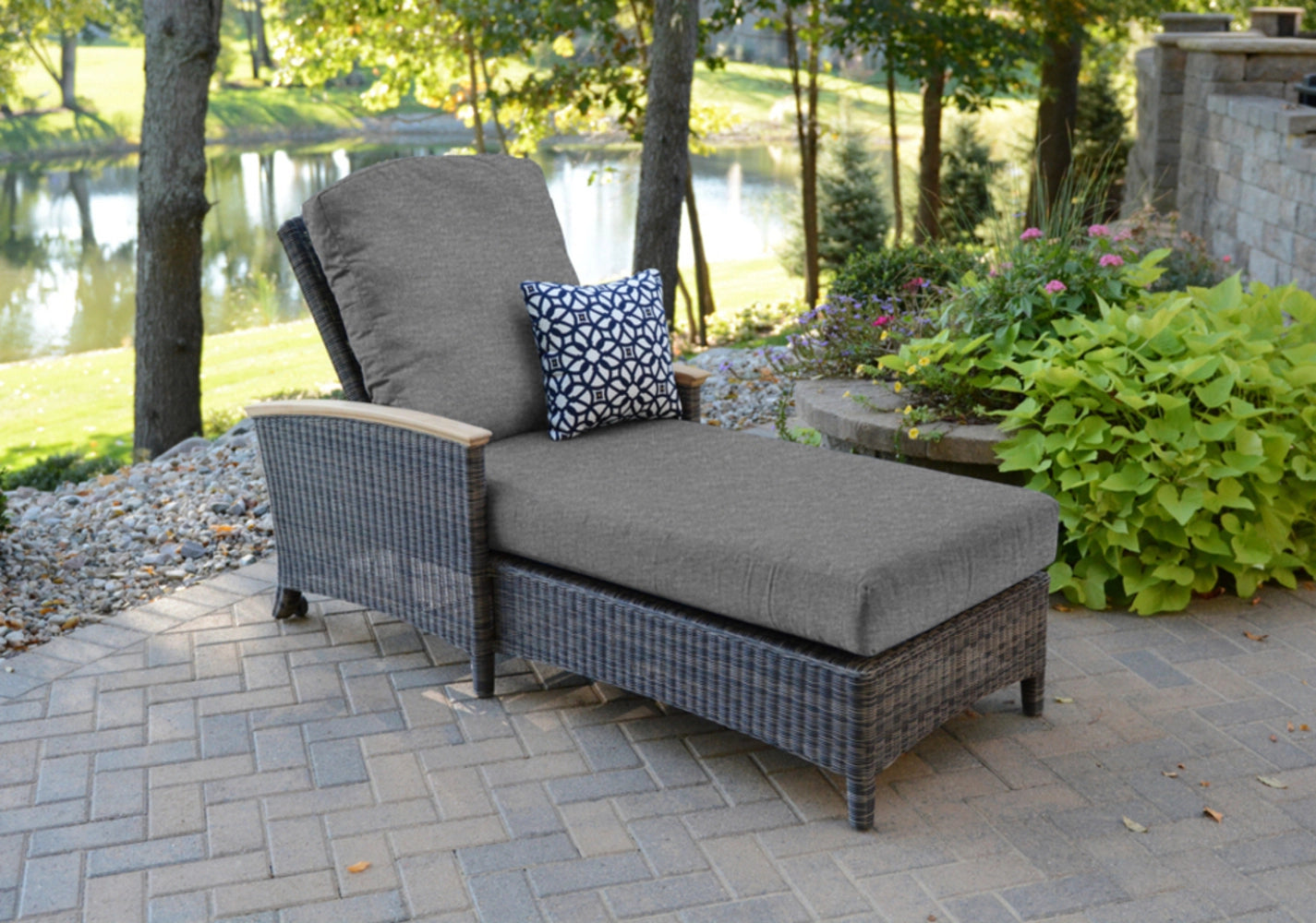 Bella Chaise Lounge view 24