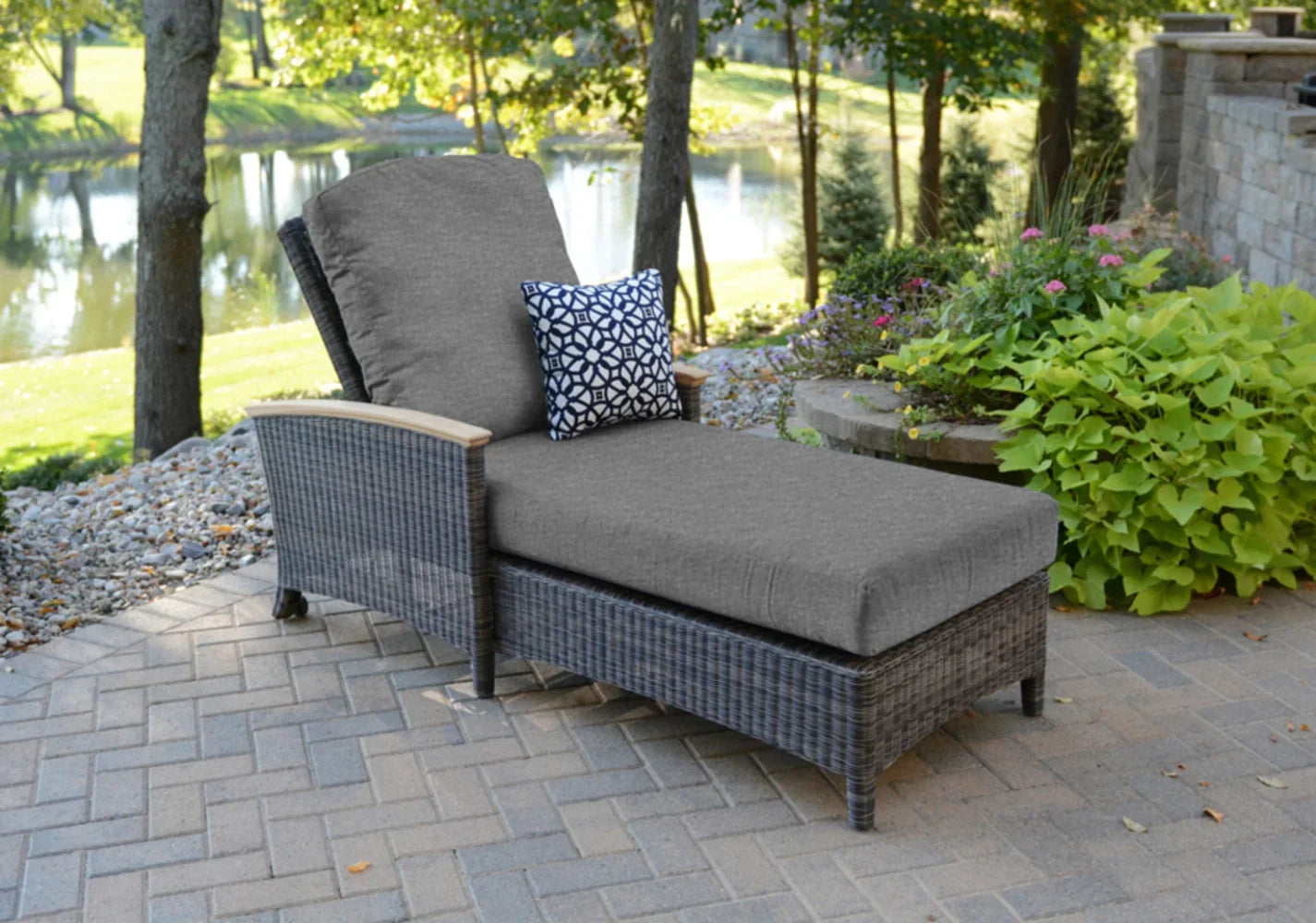 Bella Chaise Lounge view 24
