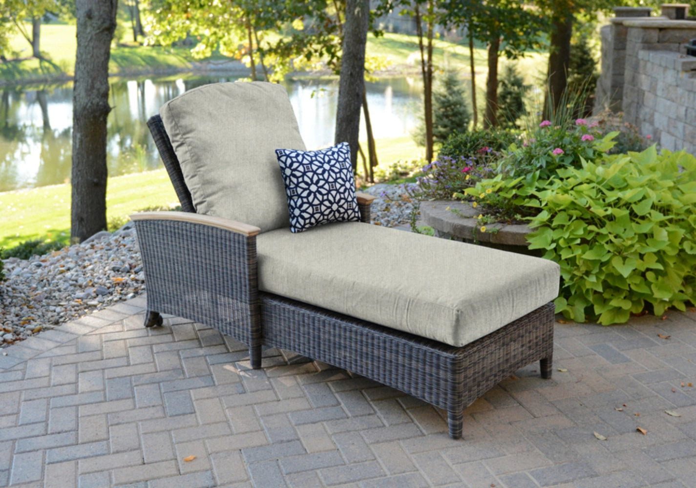Bella Chaise Lounge view 26