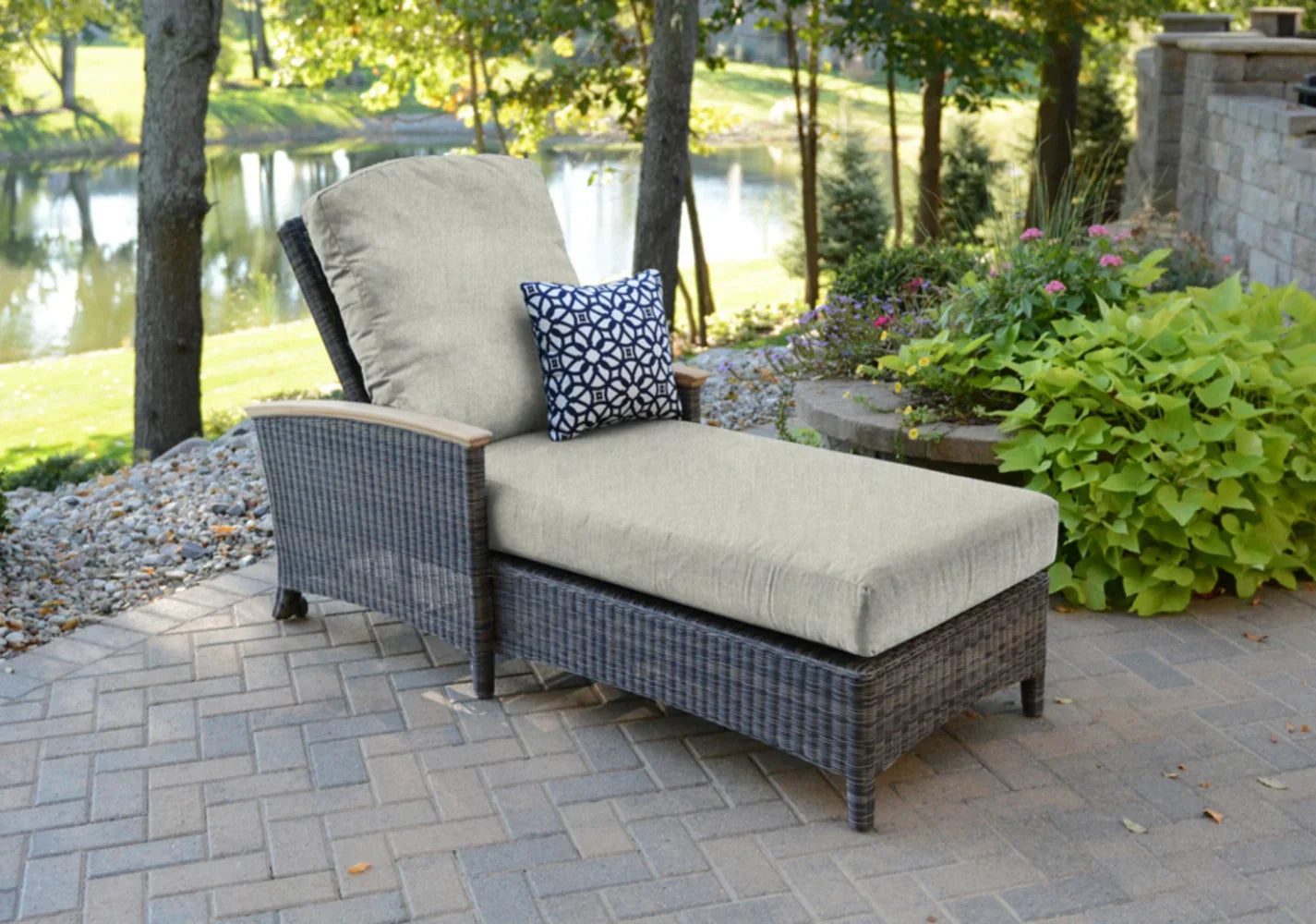 Bella Chaise Lounge view 26