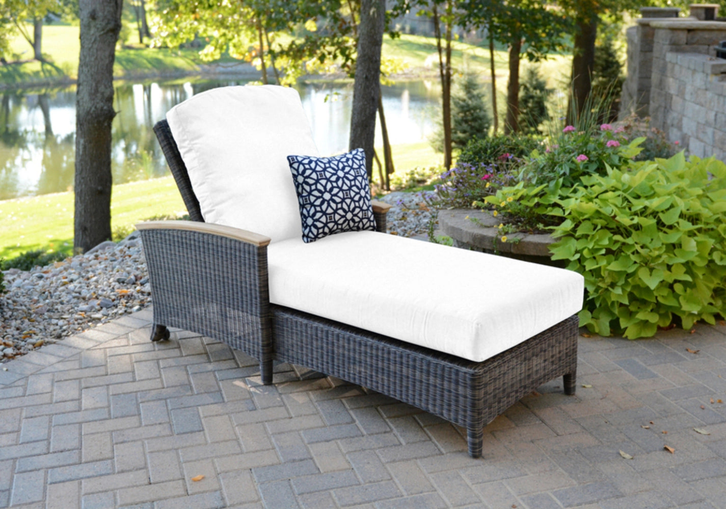 Bella Chaise Lounge view 27