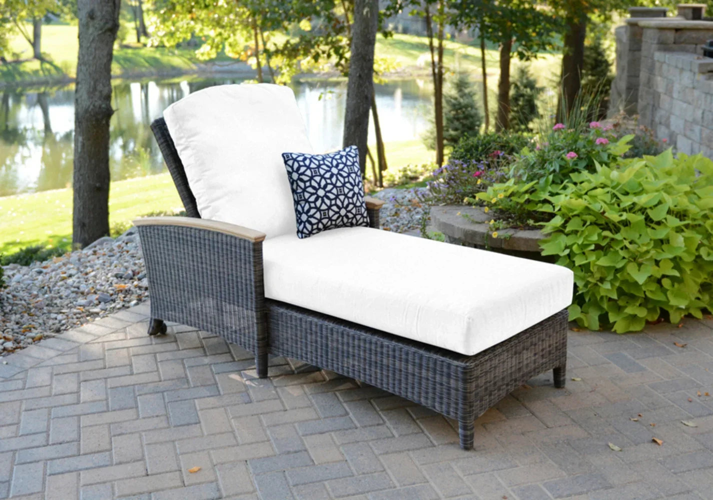 Bella Chaise Lounge view 27