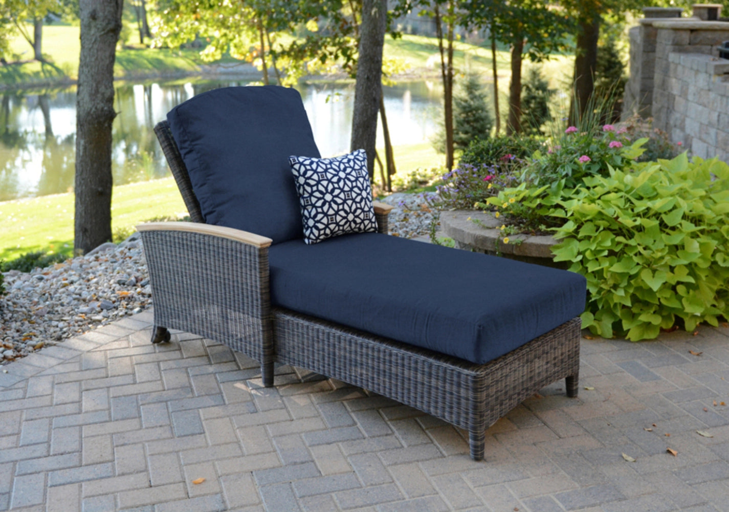 Bella Chaise Lounge view 28