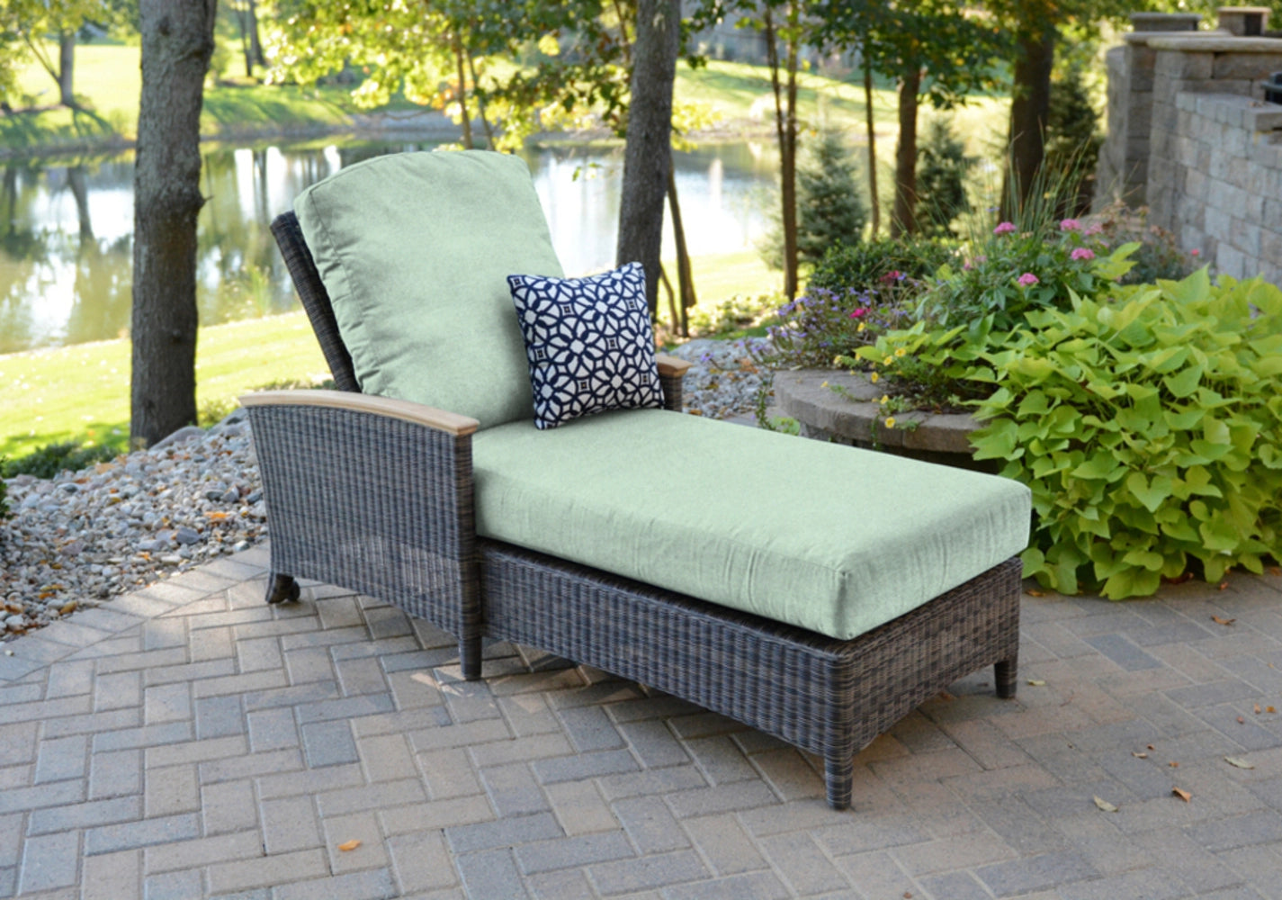 Bella Chaise Lounge view 30