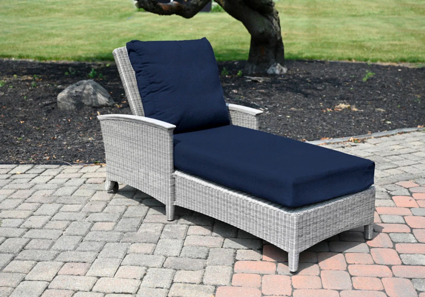 Bella Chaise Lounge view 37