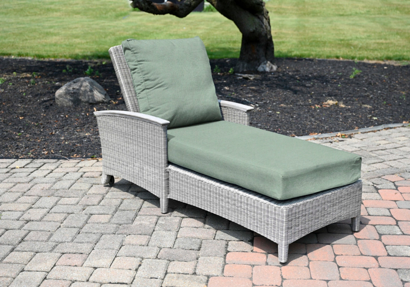 Bella Chaise Lounge view 39