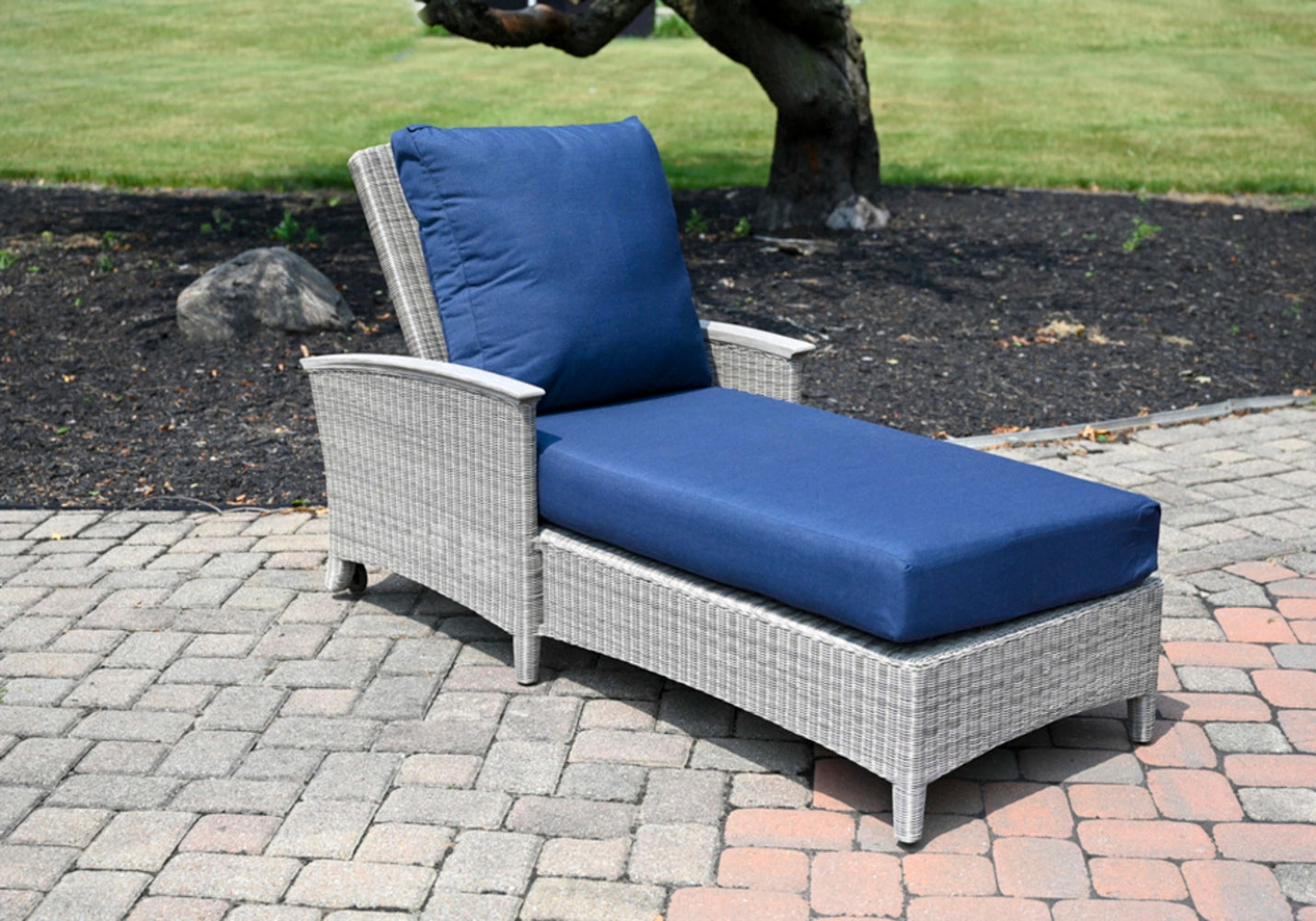 Bella Chaise Lounge view 40