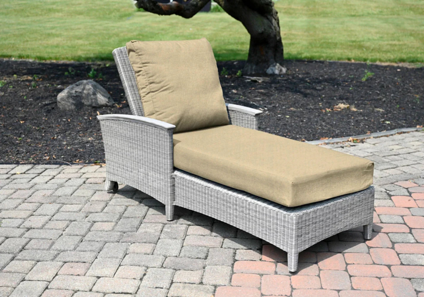 Bella Chaise Lounge view 41