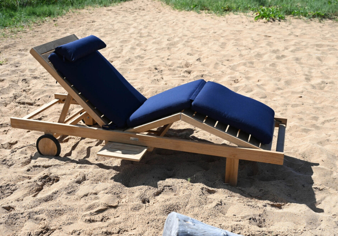 Quincy Chaise Lounge view 29