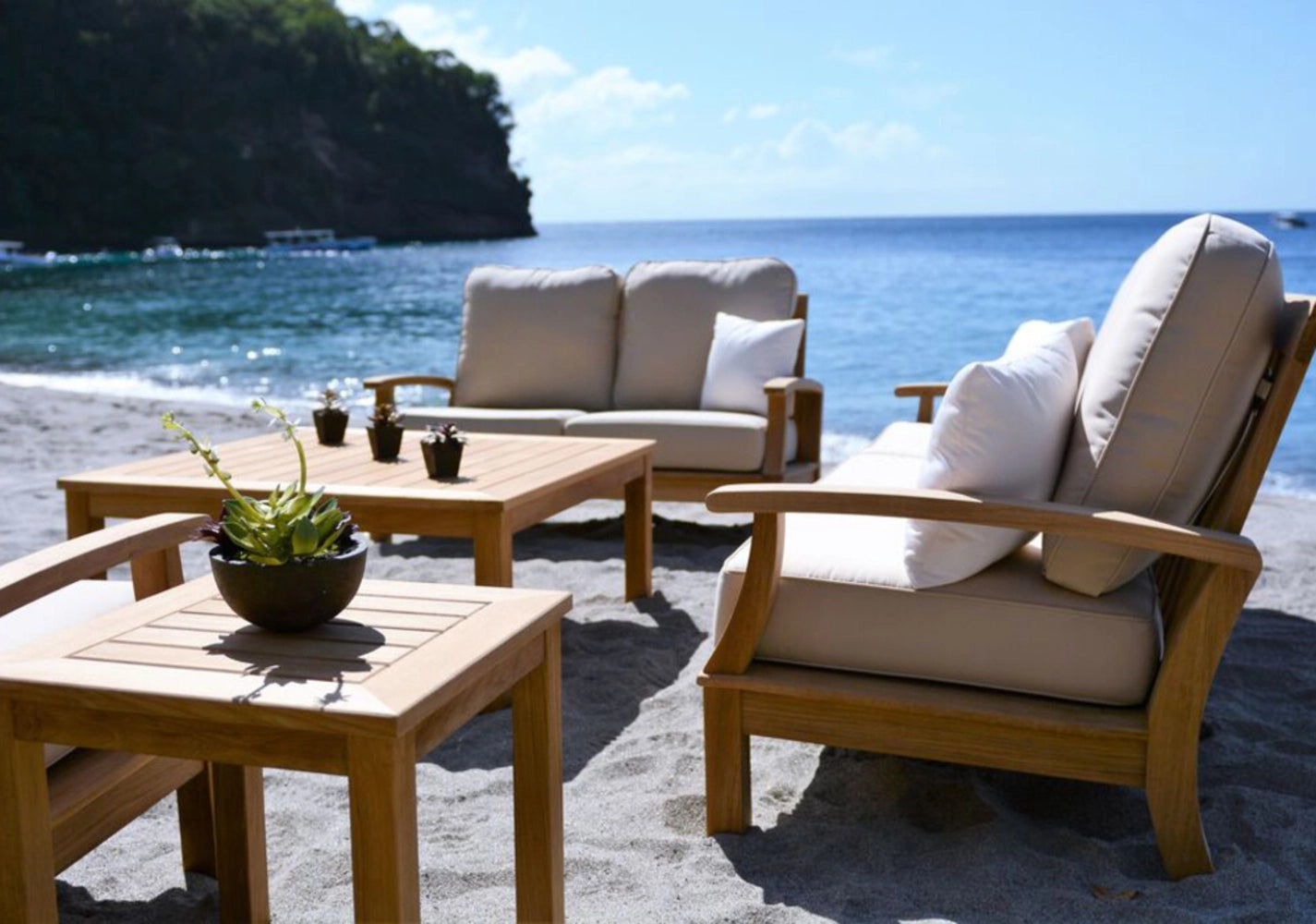Monterey Loveseat view 23