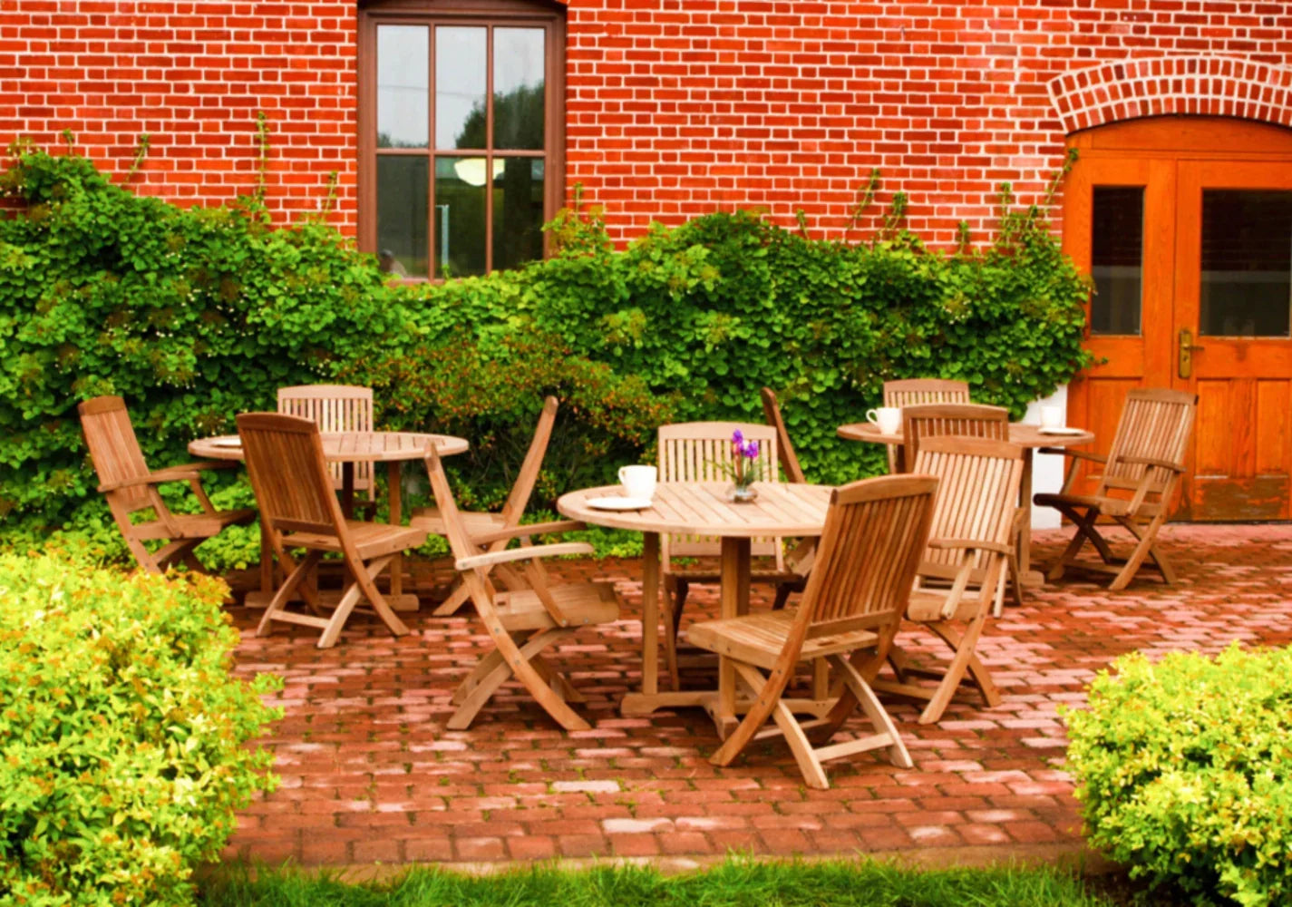 Oxford 42" Round Dining Table view 2