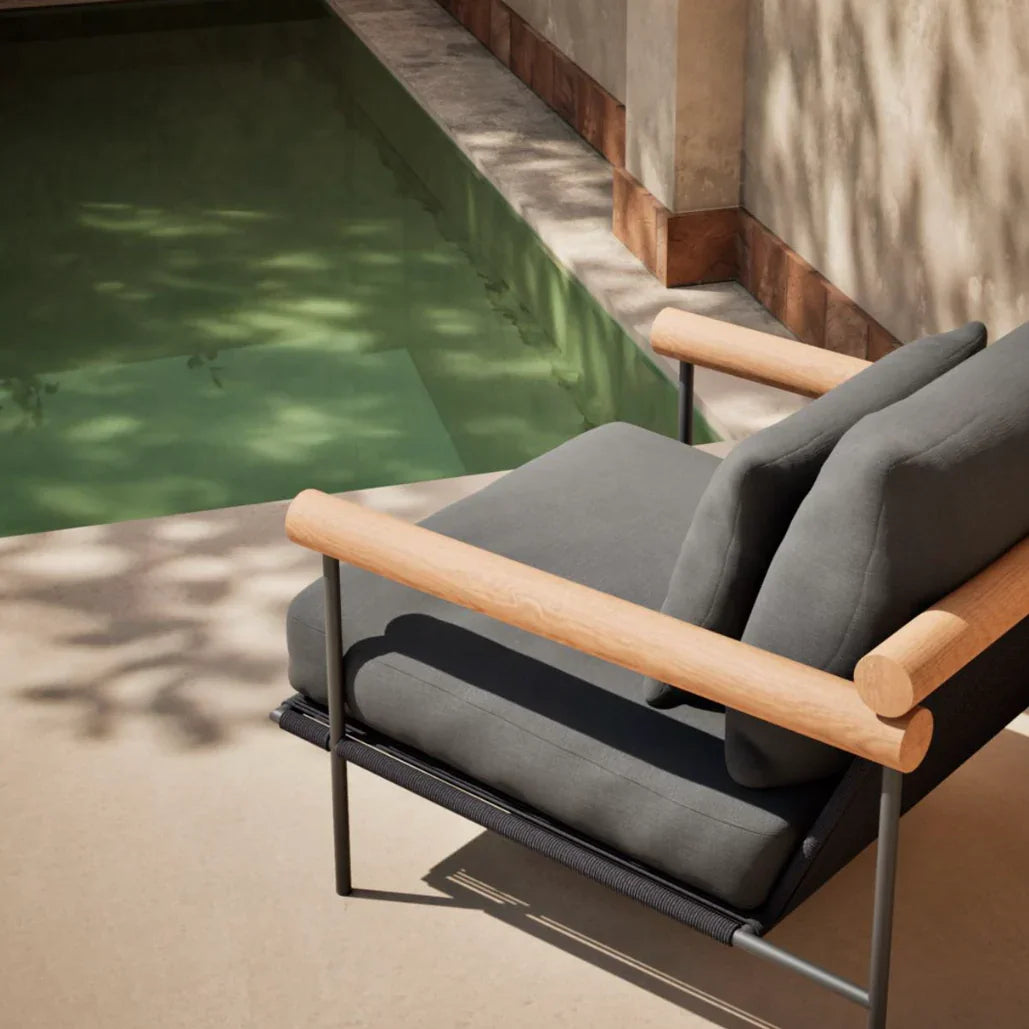 Sombra Club Chair