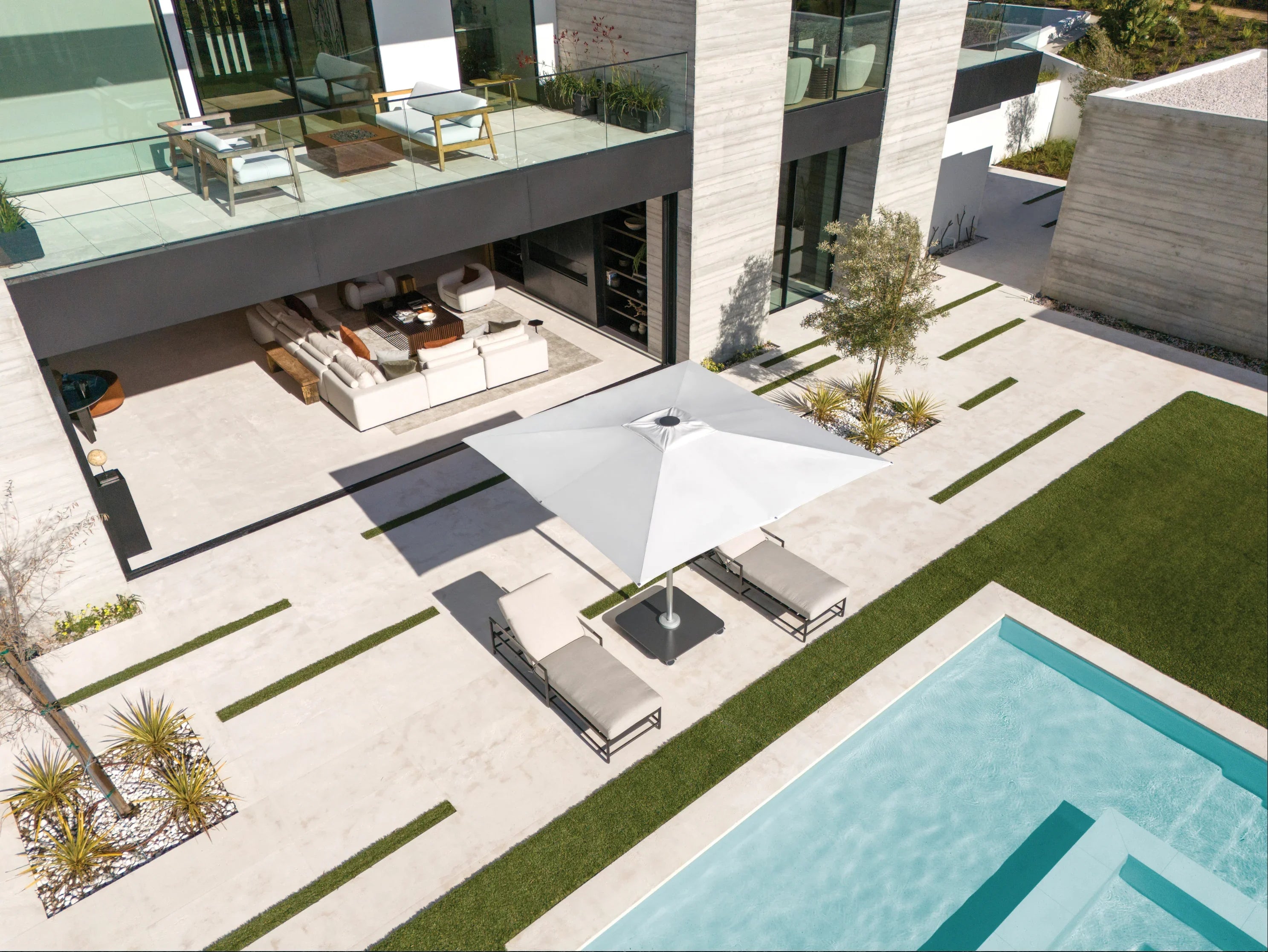 Pietra Chaise Lounge