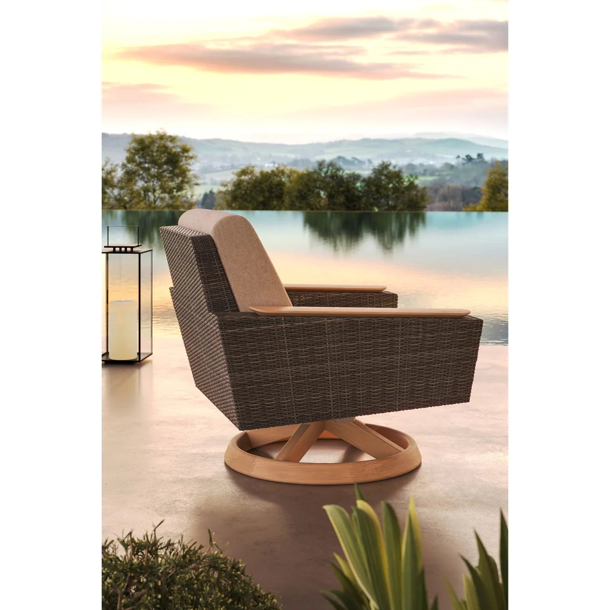 Inception Swivel Rocker
