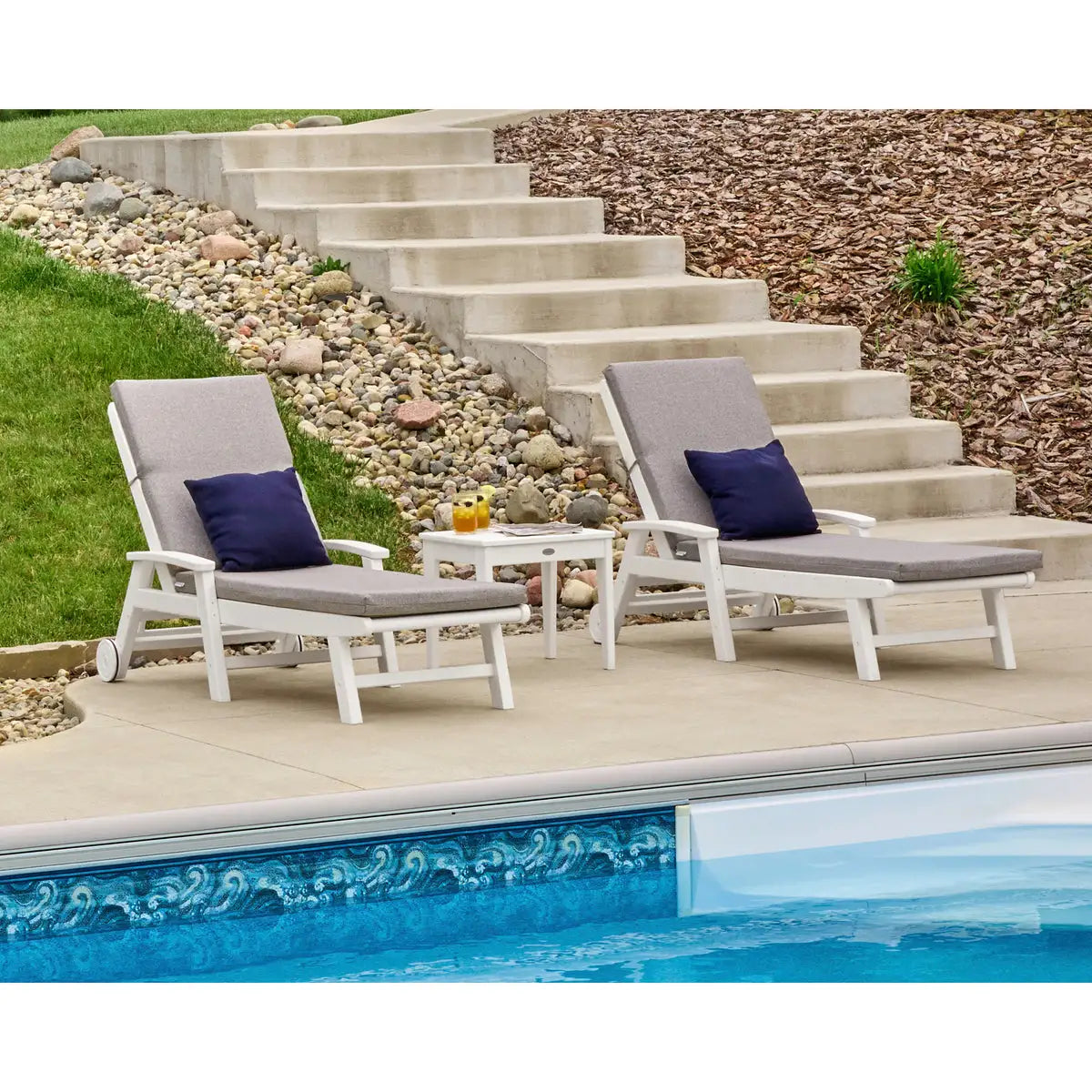 Signature Chaise with Wheels 14