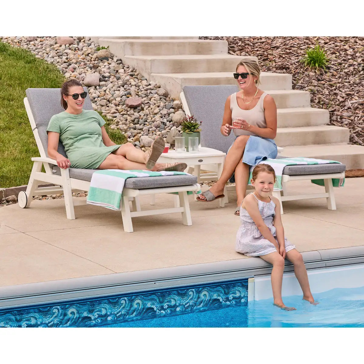 Signature Chaise with Wheels 15