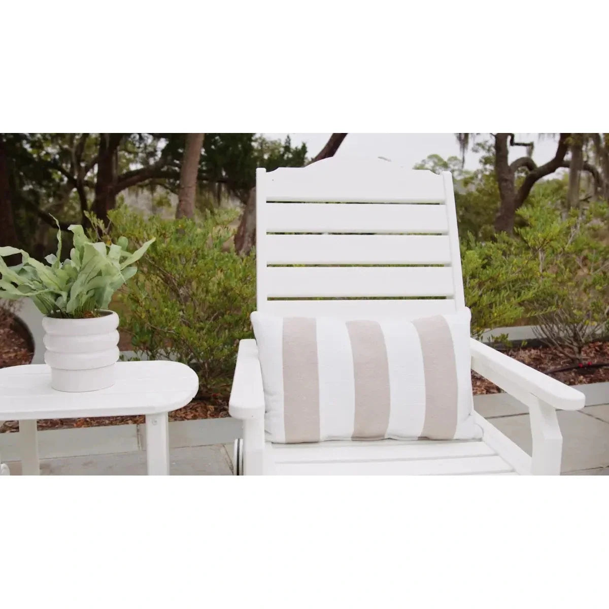 Savannah Chaise with Arms and Wheels 20