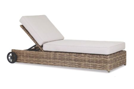 Outdoor Wicker Chaise Lounges and Daybeds