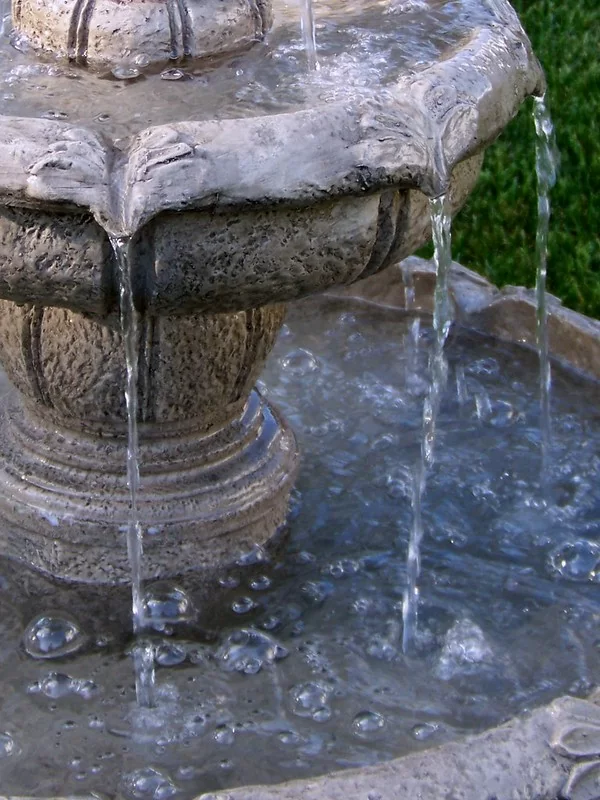 fountain outdoor patio garden vertical canyon water running white noise privacy how to nature flow