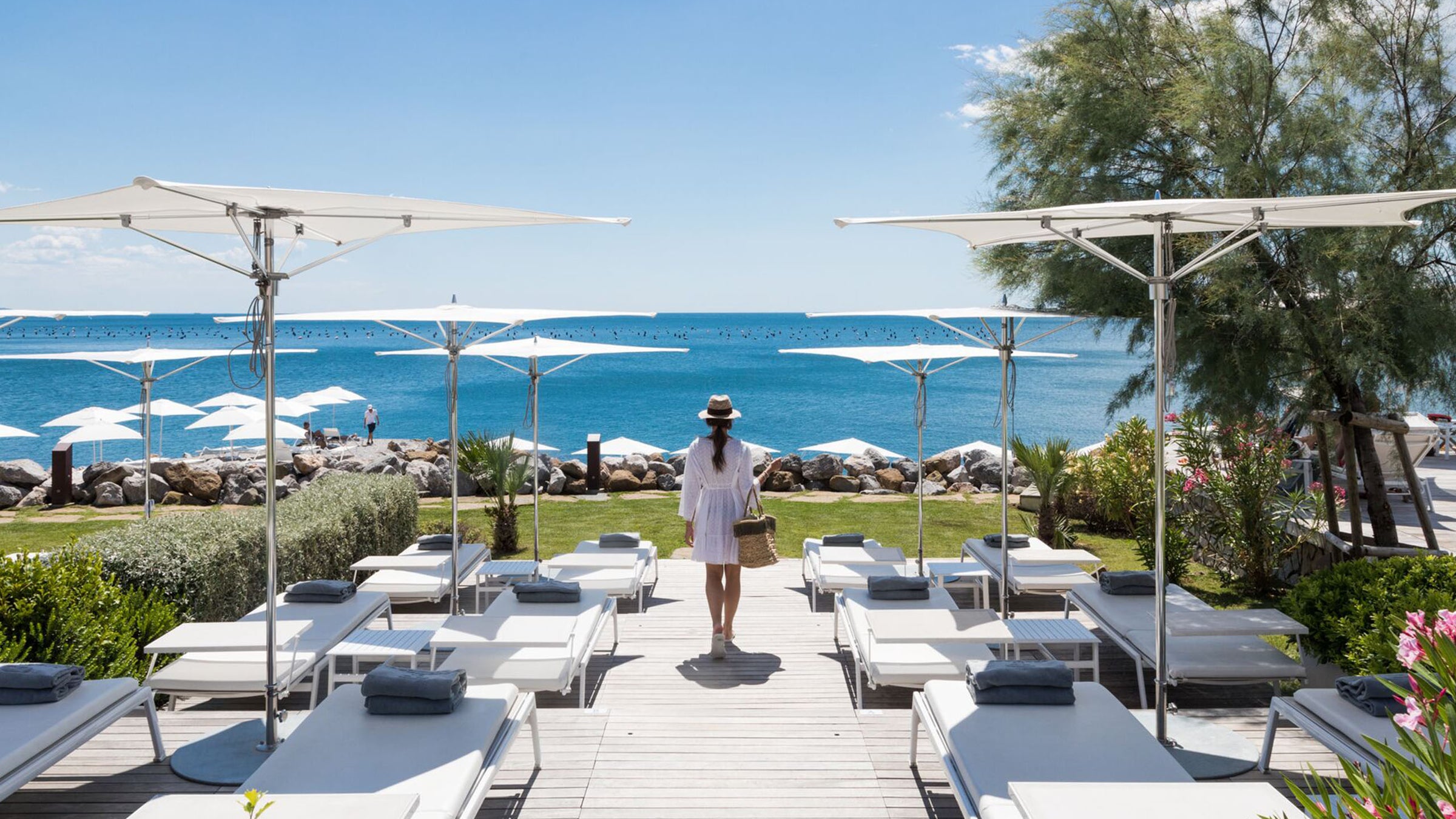 Outdoor Umbrellas for Cool, Beautiful Shade