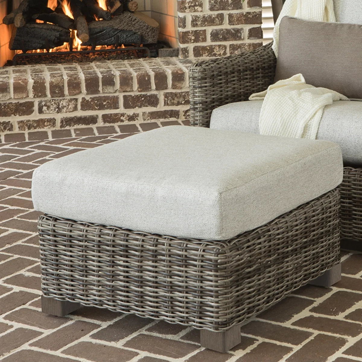 Avallon Ottoman