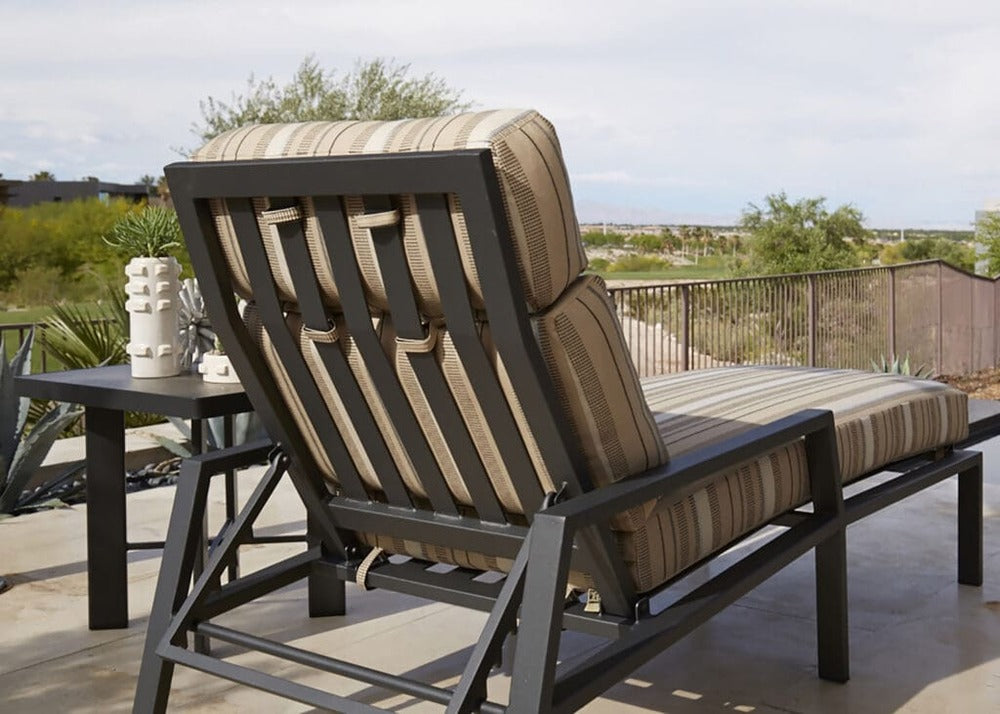 Aris Chaise Lounge