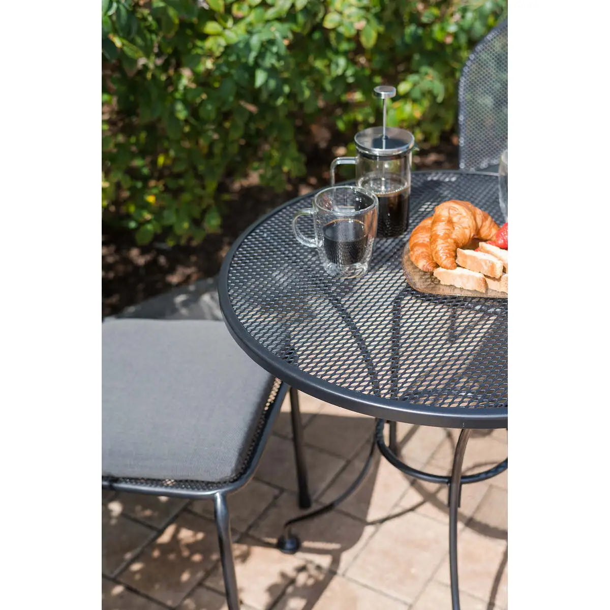 24-inch Round Mesh Top Table