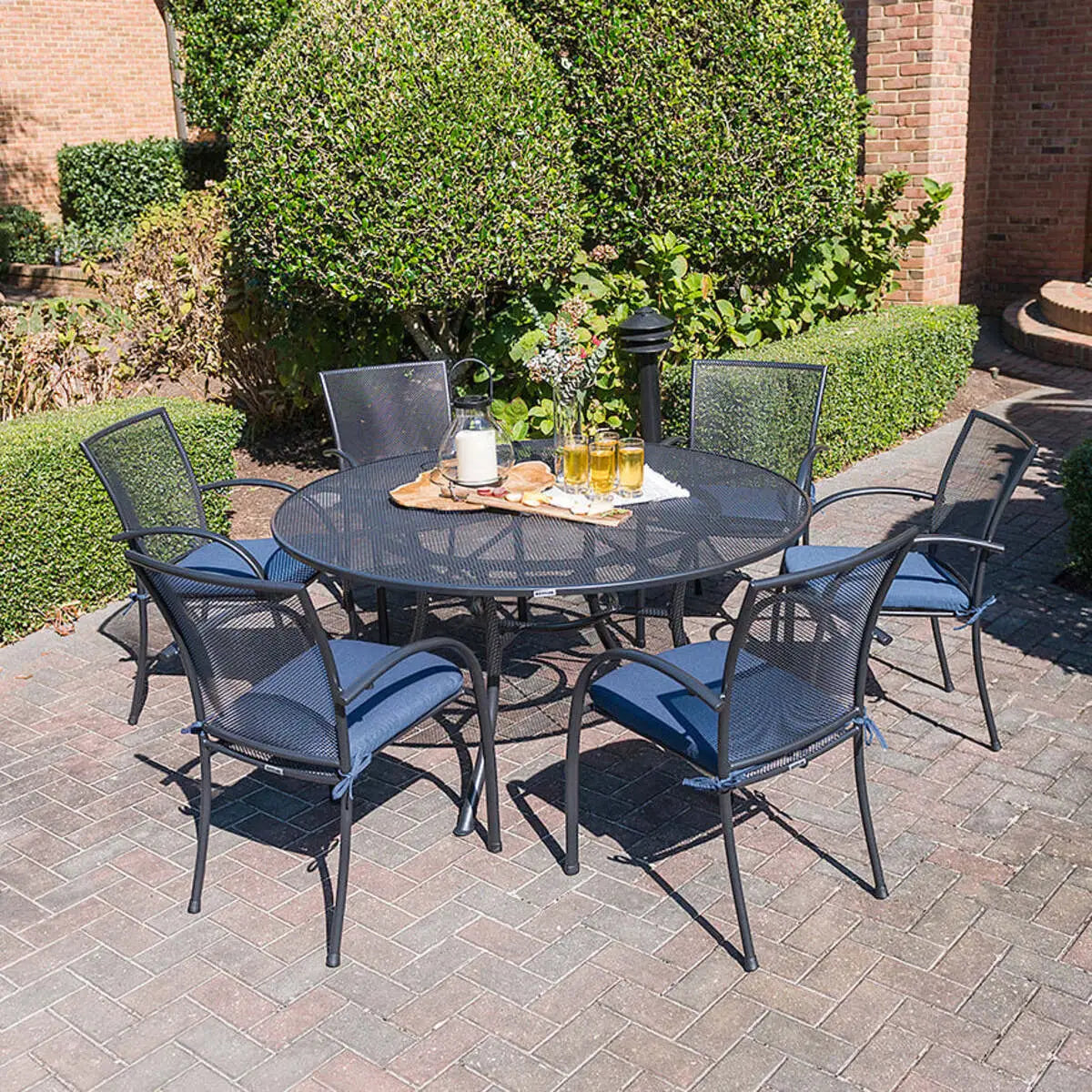 60-inch Round Mesh Top Table