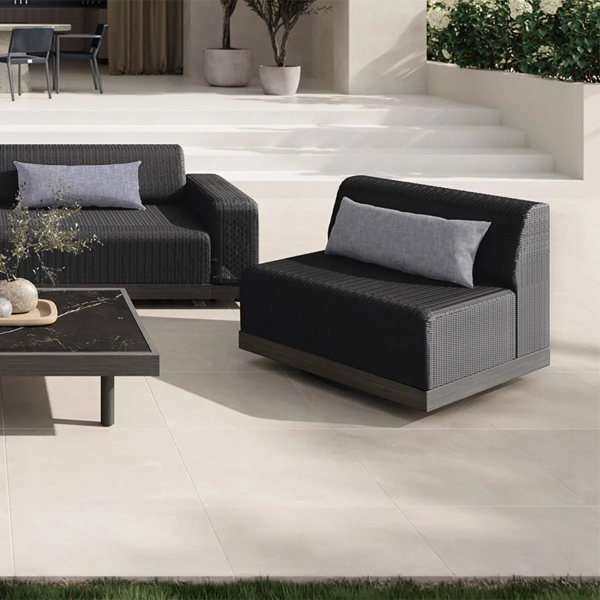 Grande Swivel Club Chair