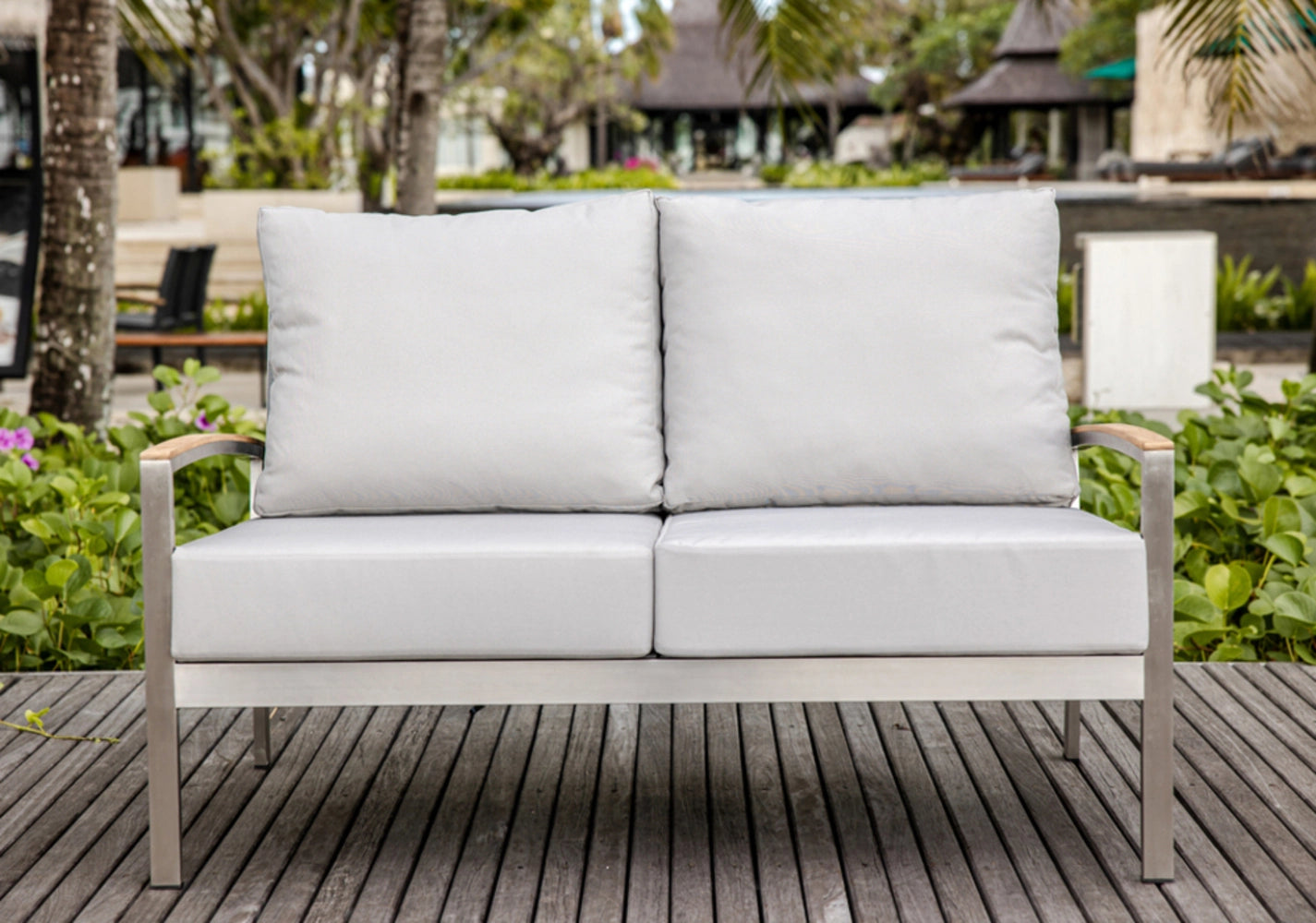 Avanti Loveseat view 15